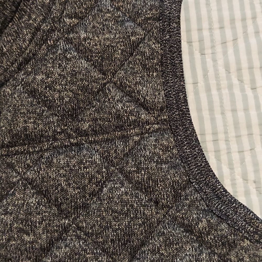 Quilted Knit Vest   - Picture 7 of 8